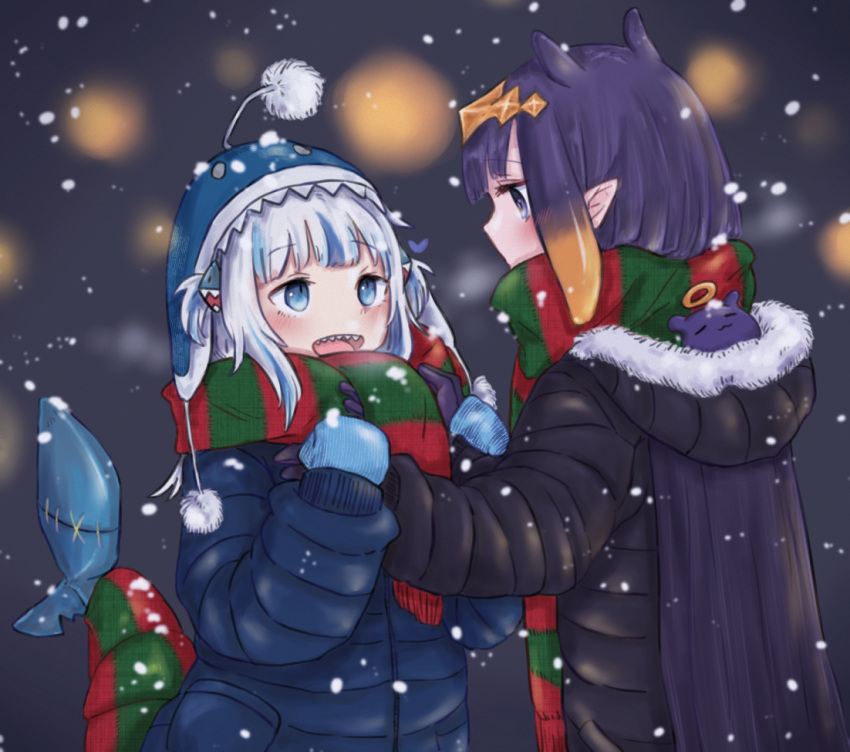 2girls :d alternate_costume aoi_(aoisaka) bangs blue_eyes blue_hair blunt_bangs blush coat commentary fish_tail gawr_gura hat hololive hololive_english hood hood_down long_hair long_sleeves looking_at_another mittens multicolored_hair multiple_girls ninomae_ina'nis open_mouth pointy_ears pom_pom_(clothes) purple_hair scarf shark_tail sharp_teeth smile snow snowing streaked_hair striped striped_scarf symbol-only_commentary tail takodachi_(ninomae_ina'nis) teeth two-tone_hair two_side_up very_long_hair violet_eyes virtual_youtuber white_hair winter_clothes winter_coat