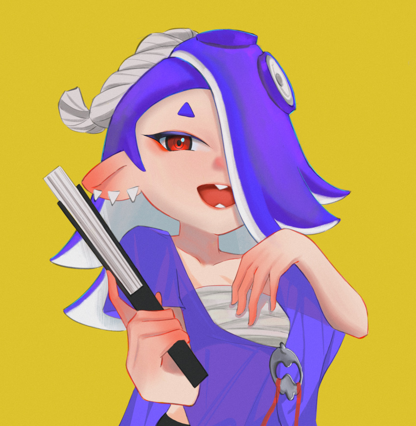 1girl blue_hair hair_over_one_eye hand_fan happy highres holding holding_fan long_hair looking_at_viewer octoling octoling_girl open_mouth red_eyes shiver_(splatoon) smile solo splatoon_(series) striped upper_body xie_yu yellow_background
