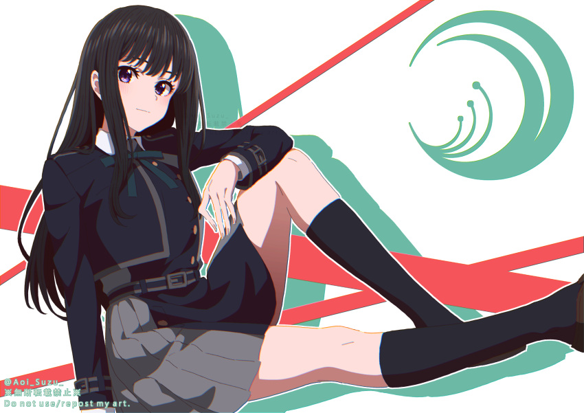1girl aoi_suzu bangs black_hair black_legwear black_socks brown_footwear closed_mouth collared_shirt commentary_request feet_out_of_frame green_ribbon highres inoue_takina knee_up kneehighs light_smile loafers long_hair long_sleeves looking_at_viewer lycoris_recoil lycoris_uniform neck_ribbon purple_eyes ribbon school_uniform shirt shoes sitting skirt socks solo violet_eyes white_shirt