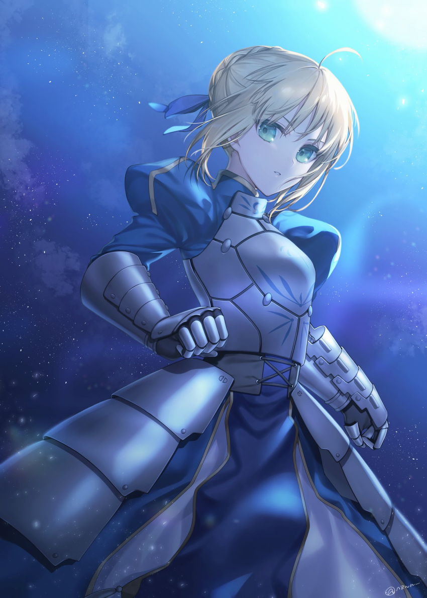 1girl ahoge armor armored_dress artoria_pendragon_(all) artoria_pendragon_(fate) bangs blonde_hair blouse braid dress eyebrows_visible_through_hair fate/grand_order fate/stay_night fate_(series) french_braid gauntlets green_eyes hair_bun highres holding holding_weapon invisible_air_(fate) looking_at_viewer machi_futo night outdoors saber shirt single_hair_bun skirt solo weapon