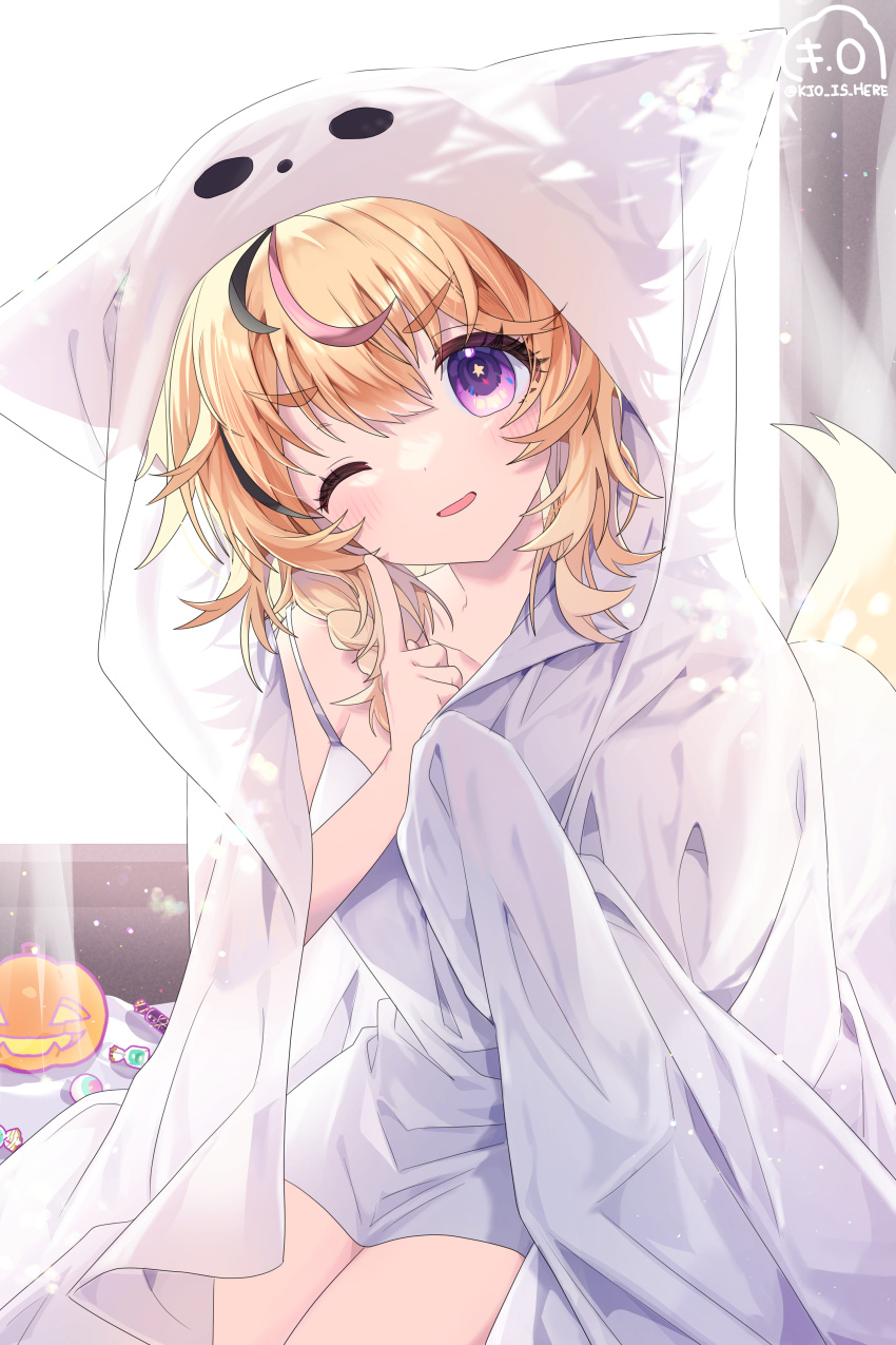 1girl absurdres animal_ears babydoll blonde_hair blush commentary_request facial_mark fox_ears fox_girl fox_tail highres hololive kio_is_here korean_commentary long_hair looking_at_viewer messy_hair mixed-language_commentary morning multicolored_hair nightgown omaru_polka one_eye_closed open_mouth pink_hair signature smile solo star_(symbol) star_in_eye streaked_hair sunlight symbol_in_eye tail twitter_username virtual_youtuber waking_up