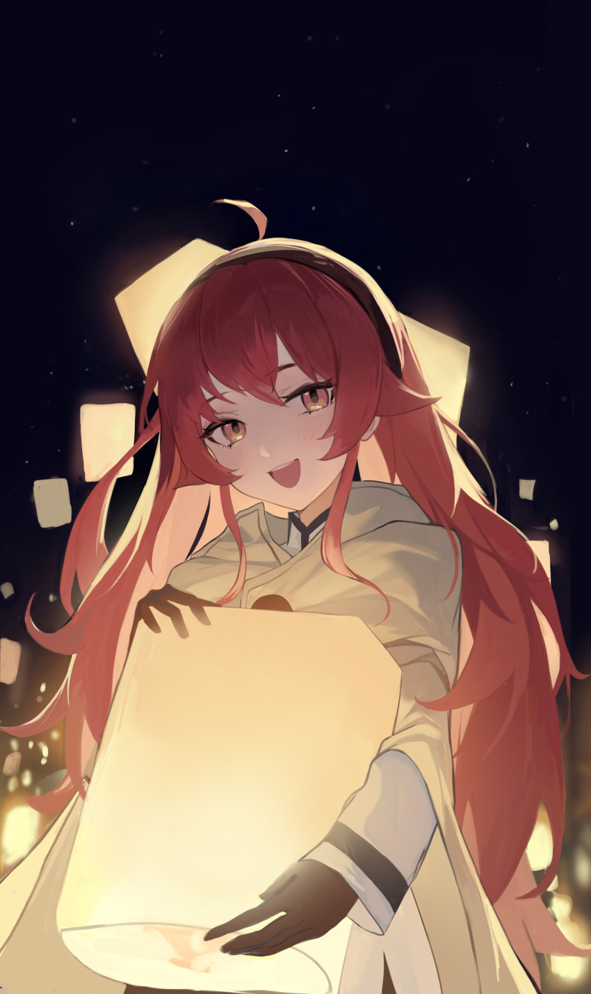 1girl absurdres ahoge bad_hands black_gloves black_hairband blush cloak commentary eris_greyrat gloves glowing hair_between_eyes hairband highres holding holding_lantern lantern lantern_festival light_smile long_hair looking_at_viewer mushoku_tensei night night_sky open_mouth outdoors paper_lantern redhead shenqi_de_(9) sidelocks sky sky_lantern solo star_(sky) teeth upper_teeth very_long_hair white_cloak