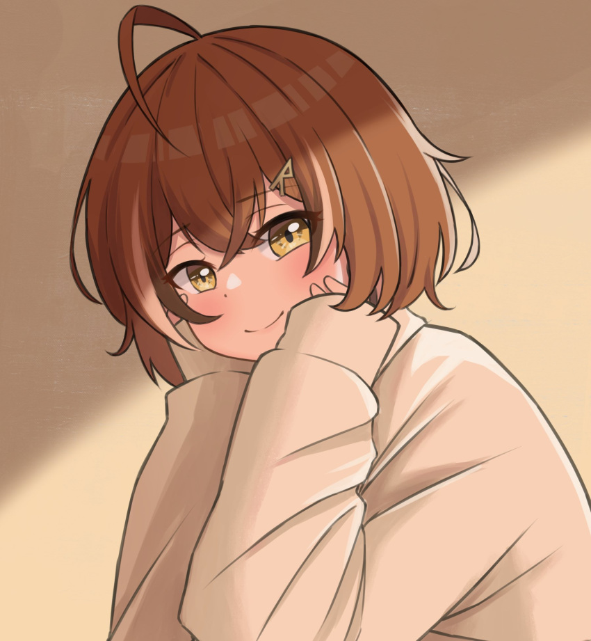 1girl ahoge bakedmonogamy bangs brown_eyes brown_hair hair_ornament hairclip hands_on_own_face highres hololive hololive_english looking_at_viewer loose_clothes multicolored_hair nanashi_mumei short_hair sleeves_past_wrists smile streaked_hair sweater virtual_youtuber white_sweater