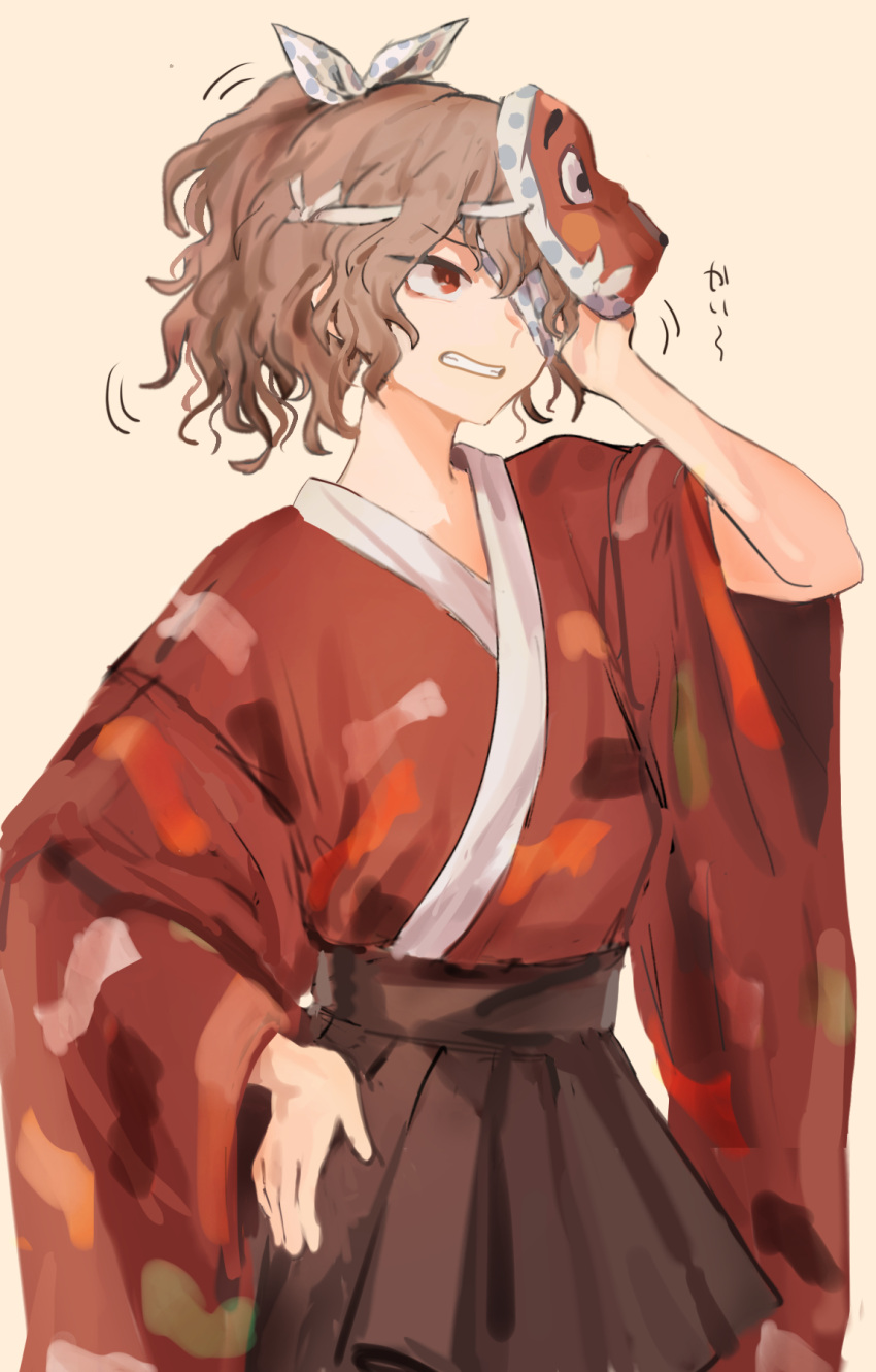 1other ametsukana_yago androgynous bandage_over_one_eye black_hakama bow brown_hair clenched_teeth commentary_request cowboy_shot hair_bow hakama hakama_short_skirt hakama_skirt hand_on_hip hemo_(hemoroda) highres hyottoko_mask japanese_clothes kimono len'en mask mask_on_head other_focus polka_dot polka_dot_bow ponytail red_eyes red_kimono simple_background skirt teeth translation_request wide_sleeves yellow_background