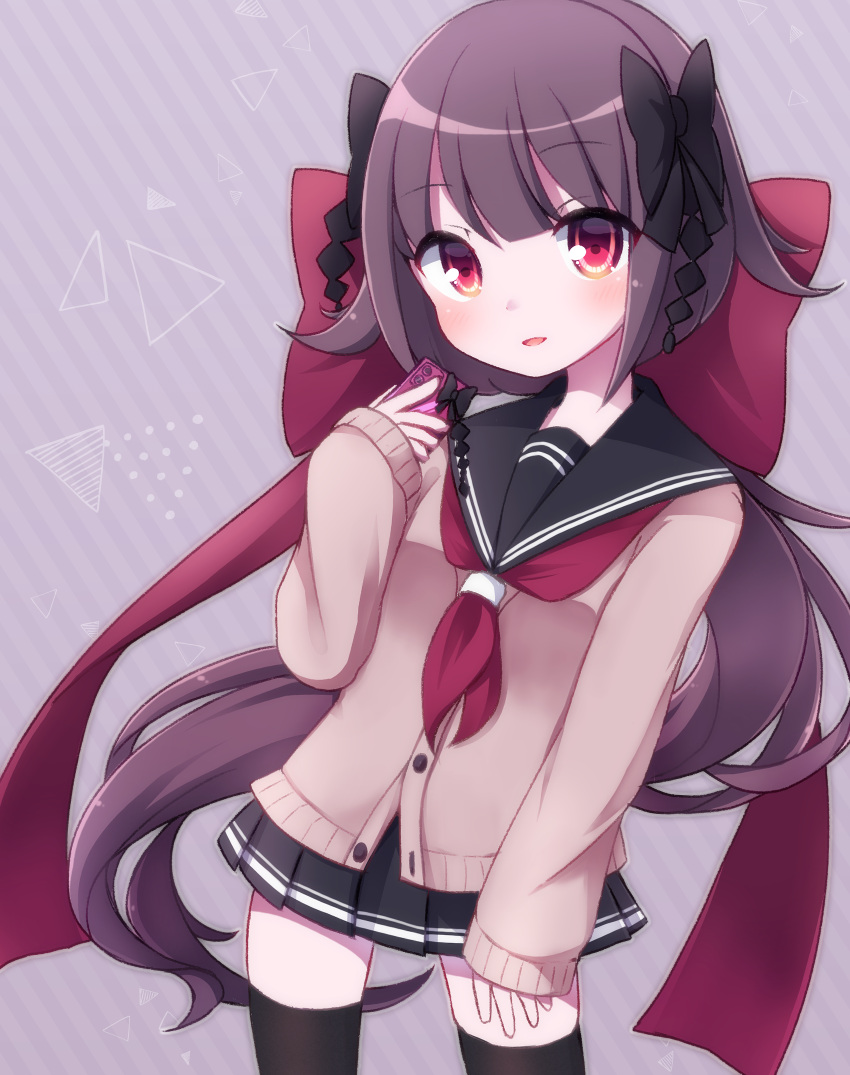 1girl :d black_bow black_sailor_collar black_skirt black_thighhighs bow brown_cardigan brown_hair cardigan cellphone commentary_request diagonal_stripes hair_bow highres holding holding_phone long_hair long_sleeves looking_at_viewer neckerchief original phone pleated_skirt red_bow red_eyes red_neckerchief rensei sailor_collar school_uniform serafuku skirt sleeves_past_wrists smile solo striped striped_background thigh-highs very_long_hair