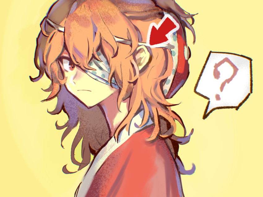 1other ? ametsukana_yago androgynous arrow_(symbol) bandage_over_one_eye brown_hair closed_mouth commentary_request frown hemo_(hemoroda) japanese_clothes kimono len'en long_hair mask mask_on_head red_eyes red_kimono simple_background solo speech_bubble spoken_question_mark yellow_background