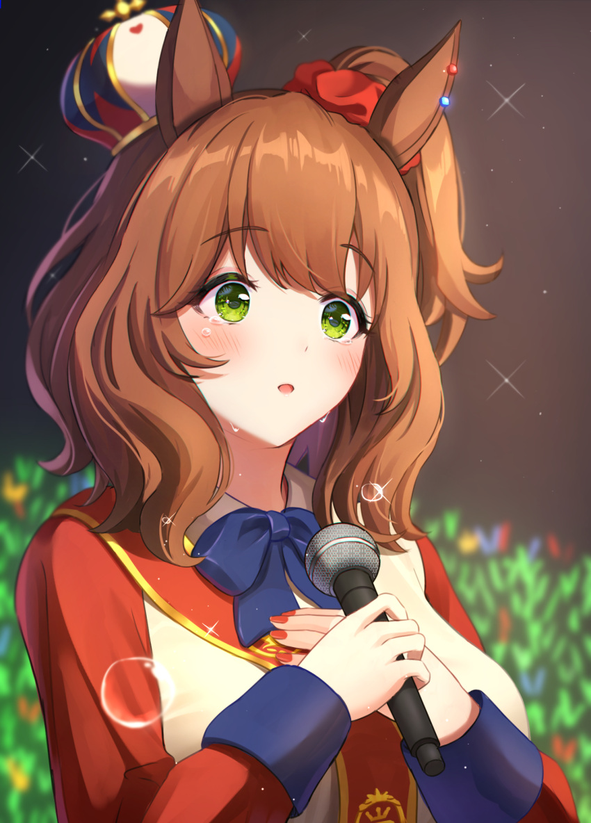 1girl animal_ears aston_machan_(umamusume) blue_bow blue_bowtie blush bow bowtie brown_hair crown crying green_eyes hair_ornament hair_scrunchie hand_on_own_chest highres holding holding_microphone horse_ears horse_girl kashmir_0808 microphone open_mouth red_scrunchie scrunchie side_ponytail solo umamusume upper_body