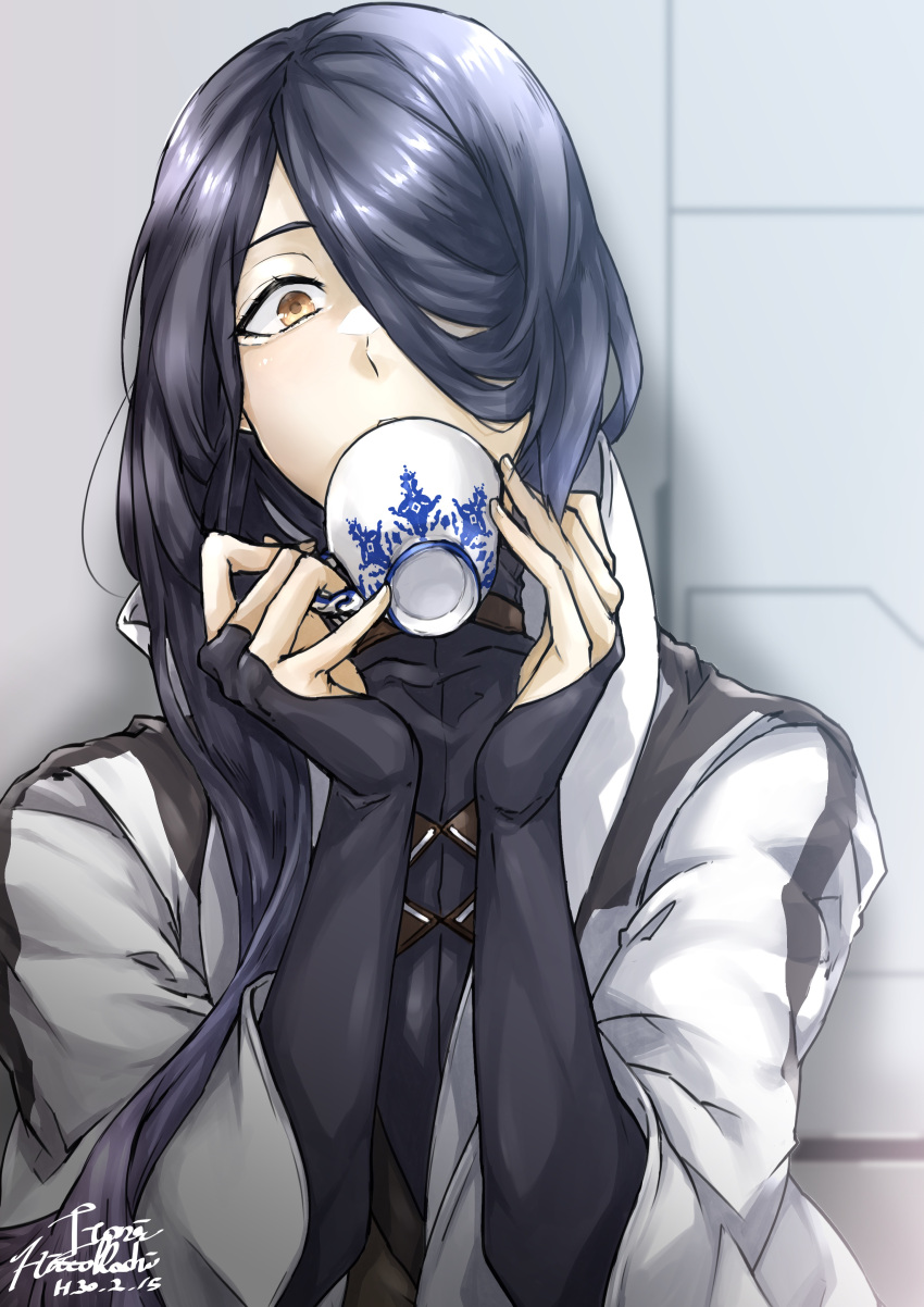 1boy absurdres black_shirt blue_hair covered_mouth cup dark_blue_hair drinking fate/grand_order fate_(series) hair_over_one_eye hair_over_shoulder high_collar highres holding holding_cup jacket jinkoshi_itori long_hair looking_at_viewer male_focus paracelsus_(fate) shirt sleeves_past_wrists solo teacup turtleneck upper_body wall white_jacket yellow_eyes