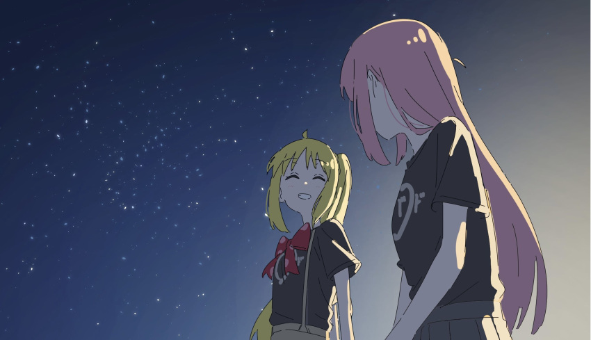 2girls black_shirt blonde_hair bocchi_the_rock! bow bowtie closed_eyes from_below from_side fuji(fujimizu_511) gotou_hitori grin highres ijichi_nijika long_hair multiple_girls night night_sky outdoors pink_hair pleated_skirt shirt side_ponytail skirt sky smile star_(sky) starry_sky suspenders