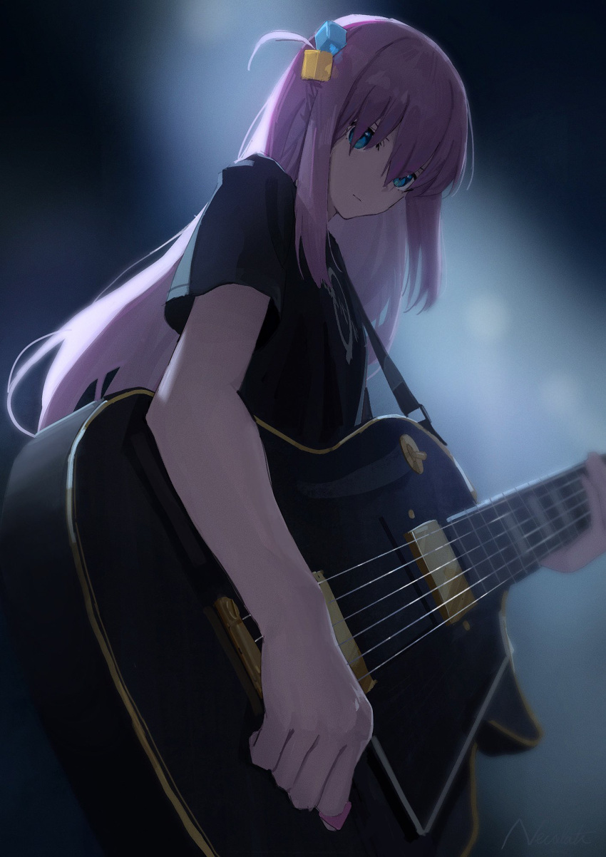 1girl bangs black_shirt blue_eyes bocchi_the_rock! closed_mouth cube_hair_ornament electric_guitar from_below gibson_les_paul gotou_hitori guitar hair_ornament hair_over_eyes highres im_catfood instrument long_hair music pink_hair playing_instrument shirt short_sleeves solo