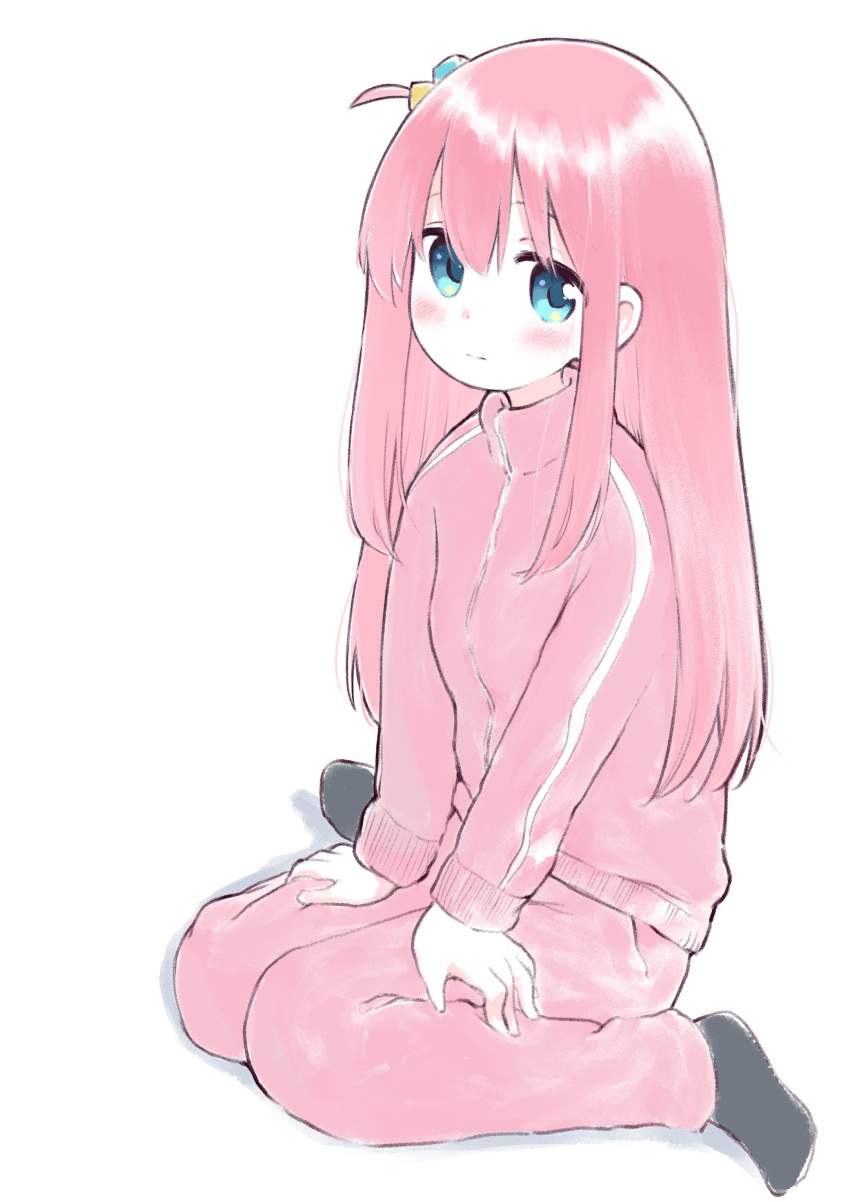 1girl absurdres black_socks blue_eyes blush bocchi_the_rock! cube_hair_ornament full_body gotou_hitori hair_ornament highres jacket long_hair looking_at_viewer no_shoes one_side_up pants pink_hair pink_jacket pink_pants pink_track_suit simple_background sitting socks solo tamura-chan track_jacket track_pants wariza white_background