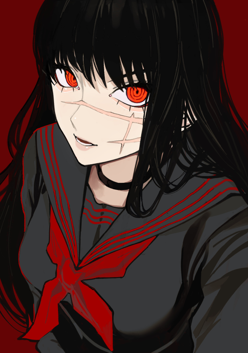 1girl bangs black_choker black_hair black_serafuku breasts chainsaw_man choker cross_scar highres large_breasts long_hair looking_at_viewer messy_hair neckerchief open_mouth red_background red_eyes red_neckerchief ringed_eyes sailen0 scar scar_on_cheek scar_on_face school_uniform serafuku simple_background smile solo yoru_(chainsaw_man)