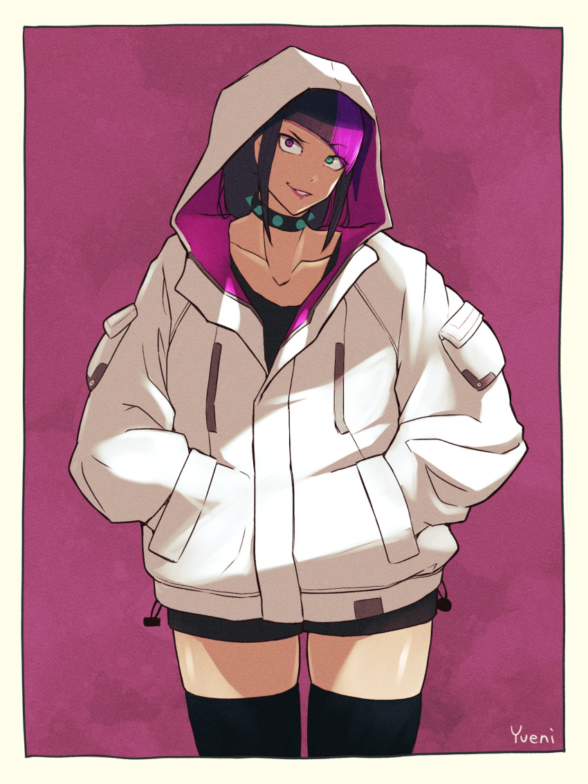 1girl asymmetrical_bangs bangs black_hair collar commentary_request cowboy_shot han_juri hands_in_pockets heterochromia highres hood hooded_jacket jacket looking_at_viewer medium_hair multicolored_hair purple_hair shorts signature simple_background smirk solo spiked_collar spikes street_fighter thigh-highs two-tone_hair yuenibushi