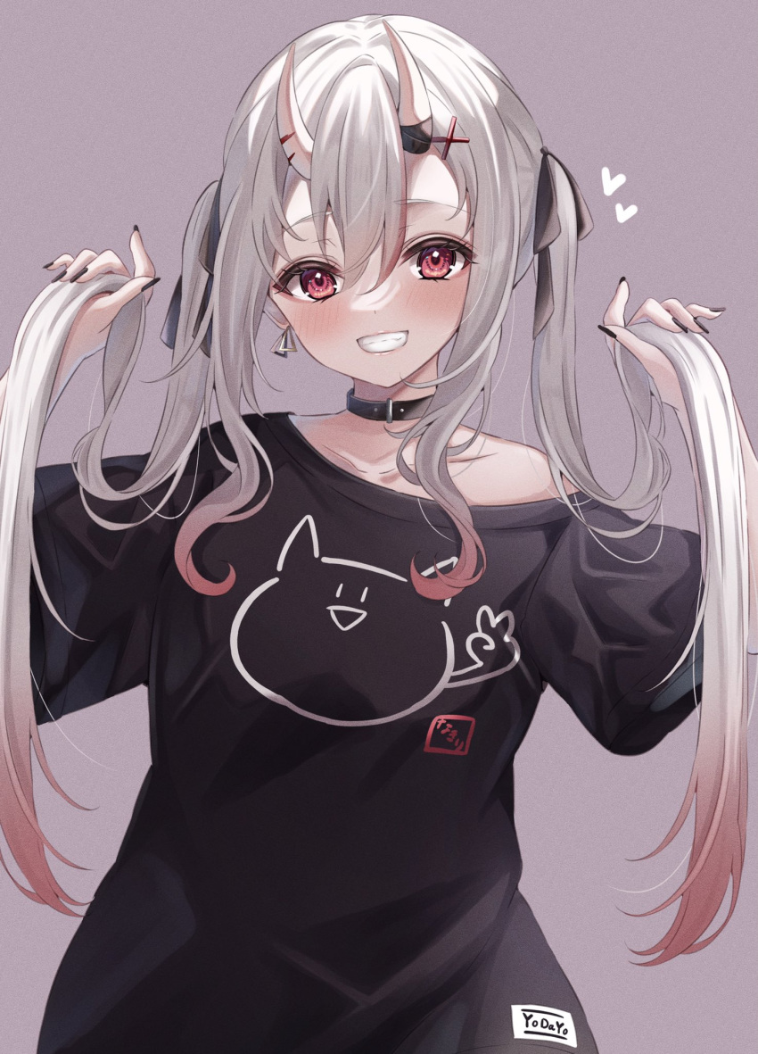 1girl black_nails black_shirt blush colored_tips commentary_request earrings grin highres hololive horns jewelry long_hair looking_at_viewer multicolored_hair nail_polish nakiri_ayame oni_horns red_eyes sa-ya2 shirt simple_background smile solo upper_body virtual_youtuber white_hair