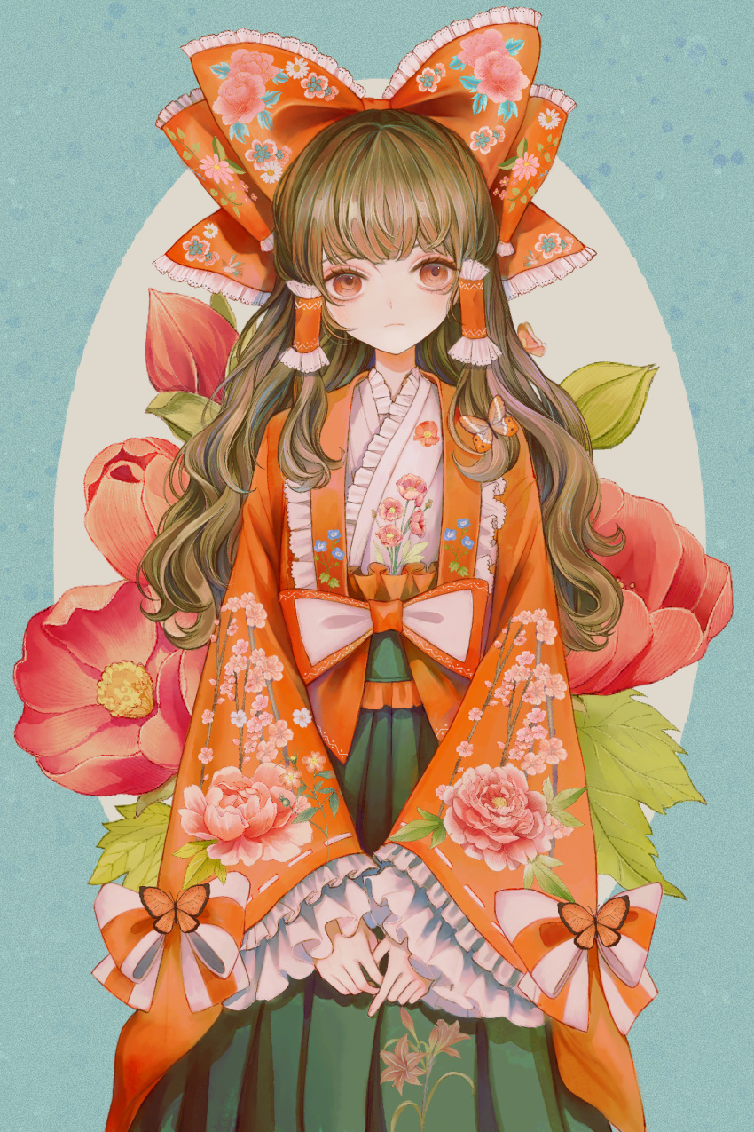 1girl alternate_costume bow brown_eyes brown_hair closed_mouth floral_print flower frilled_sleeves frills green_skirt hair_bow hair_tubes hakurei_reimu highres hourai_kiriri japanese_clothes kimono long_hair long_sleeves looking_at_viewer pink_flower print_kimono red_bow red_kimono sidelocks skirt solo touhou upper_body wide_sleeves