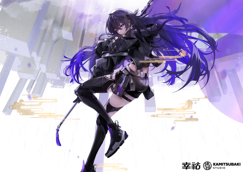 1girl bangs black_hair black_jacket black_shorts black_thighhighs blue_hair closed_mouth commentary_request copyright_name cropped_shirt earrings floating_hair foot_out_of_frame gloves gradient_hair hair_between_eyes holding holding_weapon jacket jewelry kamitsubaki_studio koko_(kamitsubaki_studio) leg_up long_hair long_sleeves looking_at_viewer multicolored_hair open_clothes purple_hair shirt shoes shorts solo standing standing_on_one_leg thigh-highs thigh_strap tsumeki violet_eyes virtual_youtuber weapon