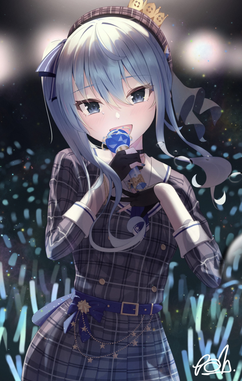1girl absurdres ascot bangs beret black_gloves blue_ascot blue_choker blue_eyes blue_hair blurry bokeh bracelet buttons choker collared_shirt crown crying crying_with_eyes_open depth_of_field double-breasted gloves glowstick grey_headwear grey_jacket grey_skirt hair_between_eyes hand_on_own_chest happy_tears hat highres holding holding_microphone hololive hoshimachi_suisei jacket jewelry komura_hiroto long_sleeves looking_at_viewer medium_hair microphone music open_mouth partially_fingerless_gloves plaid plaid_headwear plaid_jacket plaid_skirt shirt signature singing skirt skirt_set solo stage tears upper_body virtual_youtuber white_shirt