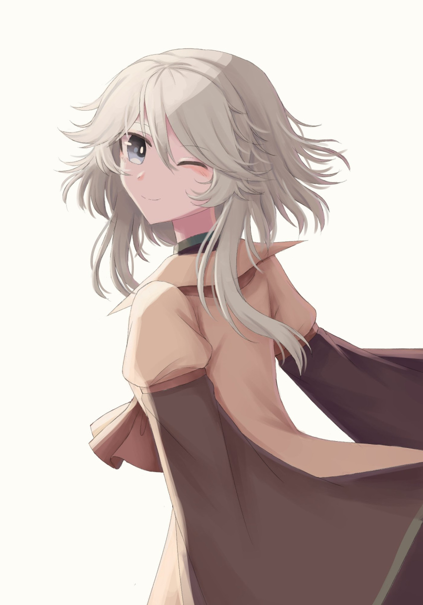 1other androgynous ascot black_sleeves brown_ascot brown_coat closed_mouth coat fox10991 grey_eyes grey_hair highres houlen_yabusame layered_sleeves len'en long_sleeves looking_at_viewer looking_back one_eye_closed short_hair short_hair_with_long_locks short_over_long_sleeves short_sleeves smile solo white_background wide_sleeves