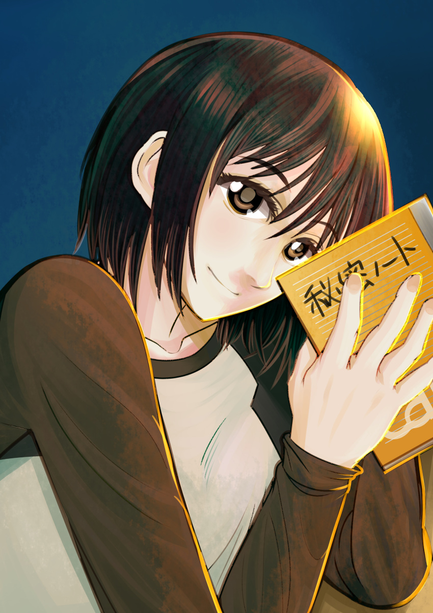 1girl absurdres bangs black_hair black_shirt blue_background brown_eyes closed_mouth collarbone commentary hair_between_eyes highres holding holding_notebook keizabro_takahashi light_smile looking_at_viewer nakahara_misaki nhk_ni_youkoso! nose notebook raglan_sleeves shirt short_hair solo translated two-tone_shirt upper_body w_arms yellow_shirt