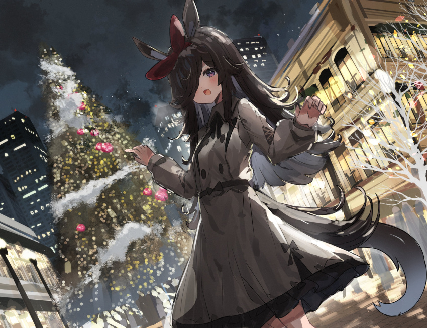 1girl absurdres animal_ears brown_hair building christmas christmas_tree coat crowd grey_coat hair_over_one_eye highres horse_ears horse_girl horse_tail long_hair long_sleeves looking_at_viewer night night_sky open_mouth outdoors rice_shower_(umamusume) sky solo_focus tail the_olphy umamusume violet_eyes