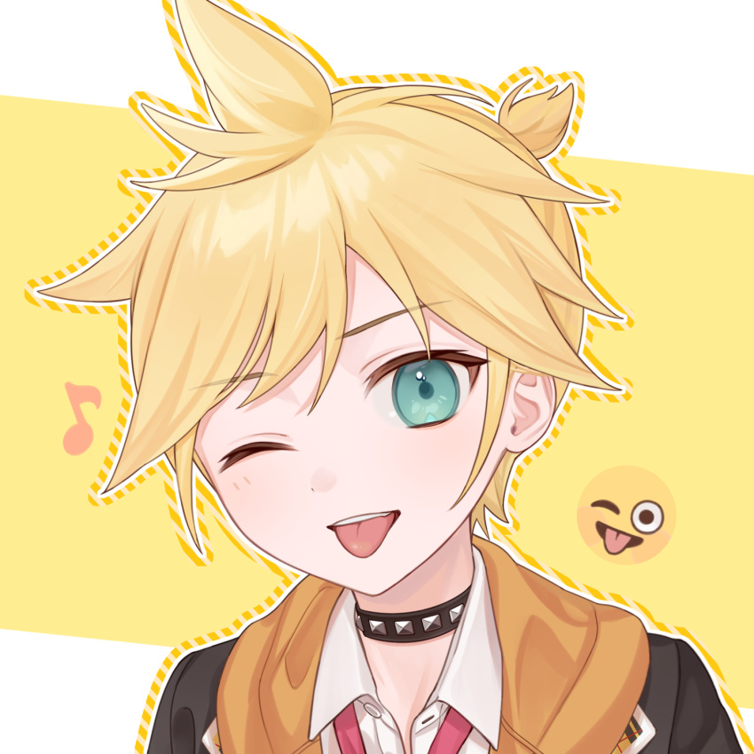 1boy ahoge blonde_hair blue_eyes blush collared_shirt eighth_note emoji head_tilt highres hood hoodie kagamine_len leo/need_(project_sekai) male_focus musical_note one_eye_closed ponytail project_sekai shirt short_hair smile solo studded_choker tongue tongue_out vocaloid vs0mr