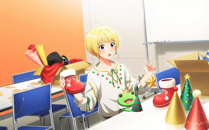 1boy bangs blonde_hair blush box chair crown earrings fingernails hat highres idolmaster idolmaster_side-m idolmaster_side-m_live_on_stage! indoors jewelry kaerre male_focus mini_crown official_art open_mouth party_hat pierre_bichelberger stuffed_animal stuffed_frog stuffed_toy table third-party_source violet_eyes