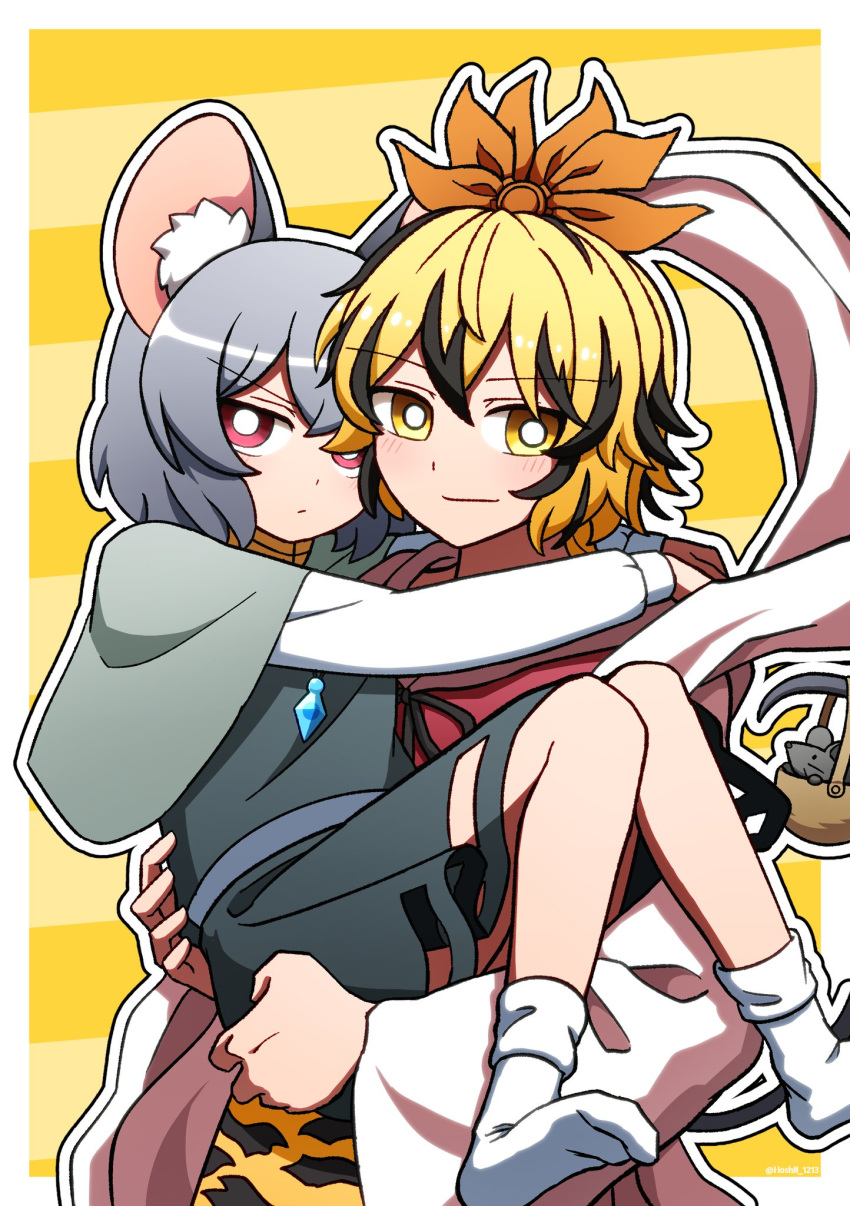 2girls animal_ears animal_print bangs basket black_hair blonde_hair bright_pupils capelet carrying dress grey_capelet grey_dress grey_hair hair_ornament highres hoshii_1213 looking_at_viewer mouse mouse_ears mouse_girl mouse_tail multicolored_hair multiple_girls nazrin outline red_eyes shawl short_hair socks streaked_hair striped striped_background tail tiger_print toramaru_shou touhou white_outline white_pupils white_socks yellow_background yellow_eyes