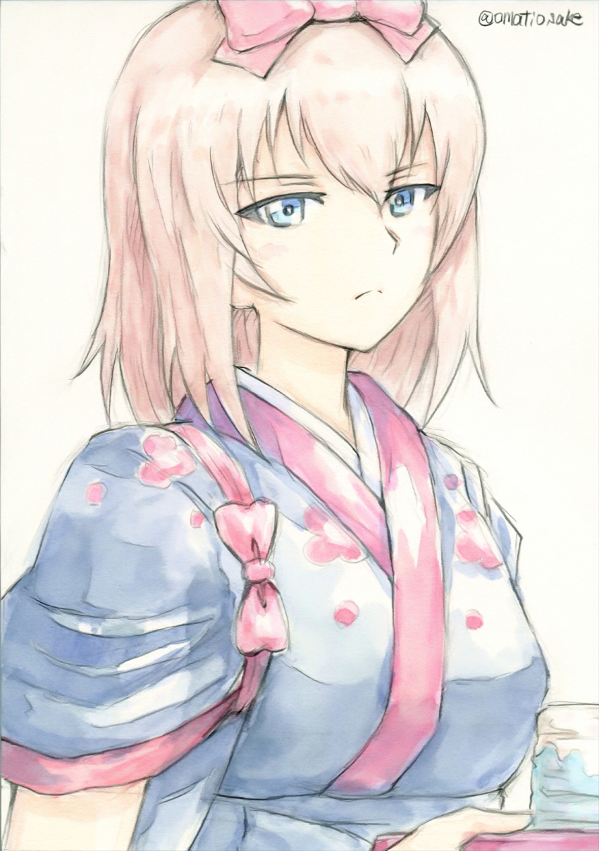 1girl bangs black_kimono blue_eyes bow closed_mouth commentary cup dress frown girls_und_panzer grey_hair hair_bow highres holding holding_tray itsumi_erika japanese_clothes kimono looking_at_viewer medium_hair omachi_(slabco) pink_bow short_dress solo tasuki tray twitter_username upper_body yunomi
