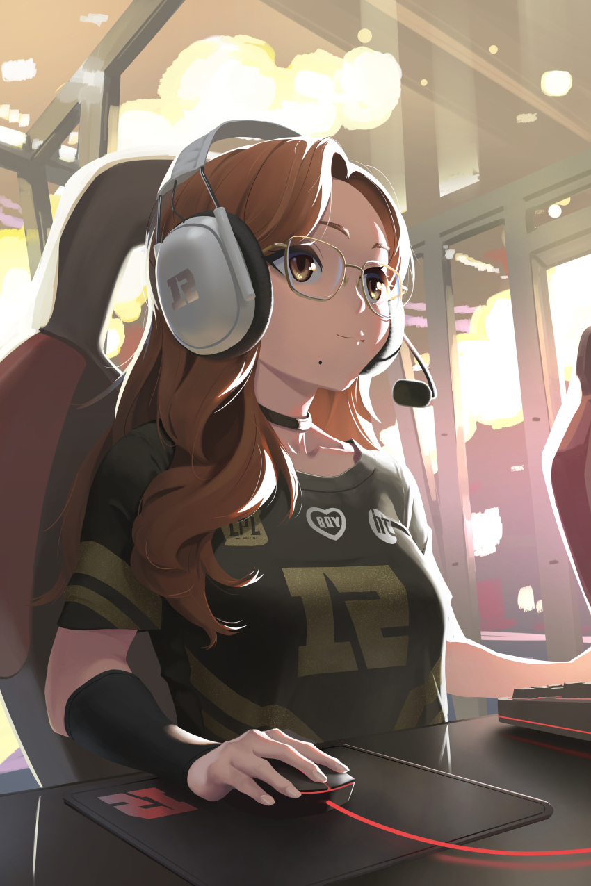 1girl absurdres amigo_(hua_cao) black_choker black_shirt chair choker closed_mouth earphones gaming_chair glasses highres holding indoors keyboard_(computer) long_hair mole mole_under_mouth mouse_(computer) mousepad_(medium) orange_eyes orange_hair original playing_games shirt short_sleeves sitting smile solo table