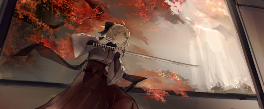 1girl absurdres ahoge arm_guards black_bow black_scarf blonde_hair bow fate/grand_order fate_(series) from_side hair_bow hakama highres holding holding_sword holding_weapon japanese_clothes katana kimono long_sleeves okita_souji_(fate) painting_(object) ribbon scarf short_ponytail skirt solo sword urie weapon white_kimono wide_sleeves yellow_eyes