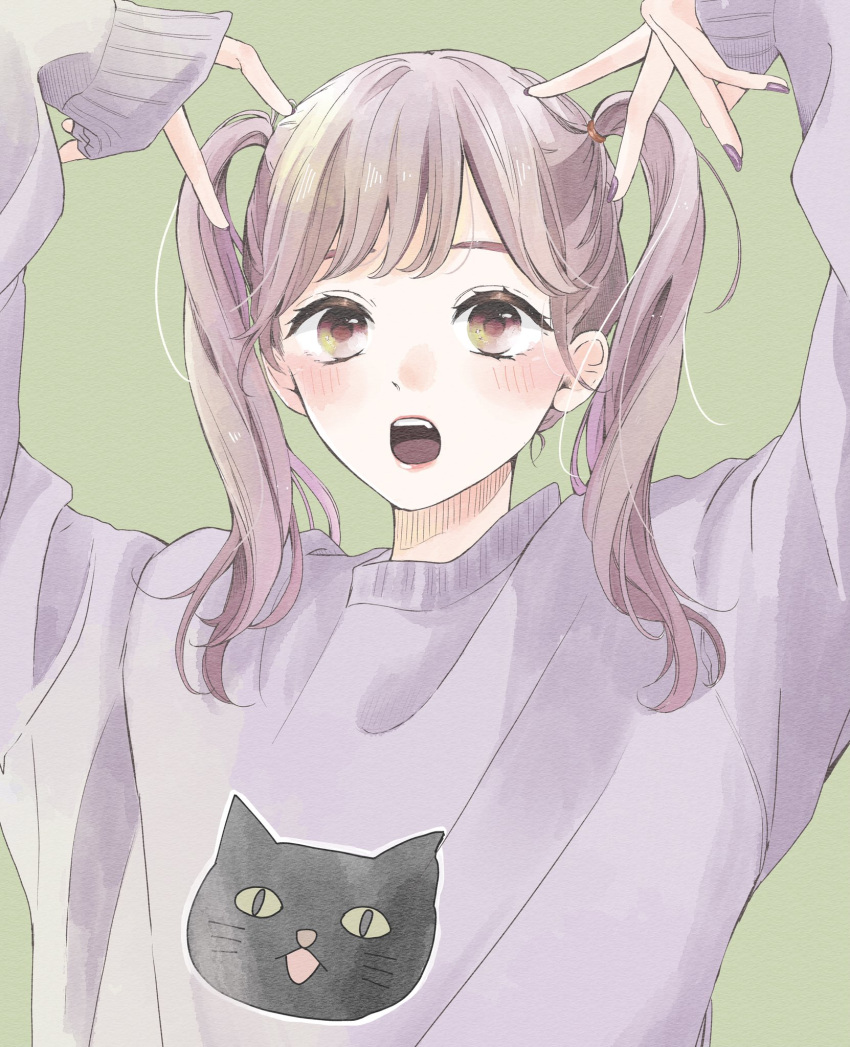 1girl :o animal_print arms_up baggy_clothes bangs blush brown_eyes cat_print commentary fingernails furusato_kou green_background grey_hair grey_shirt highres light_brown_hair long_hair long_sleeves open_mouth original print_shirt purple_nails shirt simple_background sleeves_past_wrists solo straight-on t-shirt teeth twintails upper_body upper_teeth_only