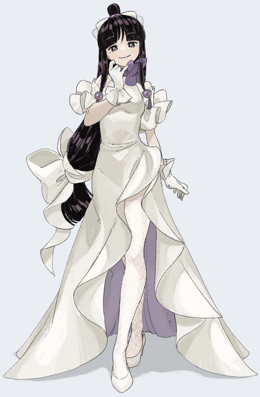 1girl ace_attorney alternate_costume bangs black_hair blunt_bangs blush bow closed_mouth dress front_slit full_body gloves grey_background hair_bow highres long_dress long_hair looking_at_viewer maya_fey omen_hohoho parted_bangs sidelocks simple_background smile solo standing very_long_hair white_dress white_gloves