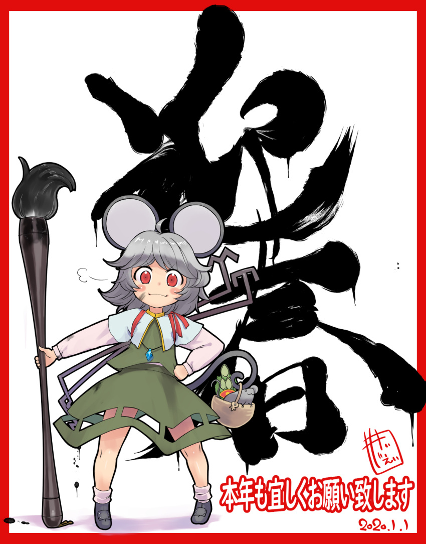 1girl animal_ears bamboo bangs basket black_footwear blue_capelet blush border capelet chinese_zodiac closed_mouth commentary_request crystal dated dowsing_rod flat_chest full_body green_skirt green_vest grey_hair highres holding holding_paintbrush ink jewelry kadomatsu kei_jiei long_sleeves looking_at_viewer mouse mouse_ears mouse_girl mouse_tail nazrin paintbrush pendant red_border red_eyes shirt shoes short_hair skirt skirt_set smile socks solo standing tail touhou v-shaped_eyebrows vest white_shirt white_socks year_of_the_rat