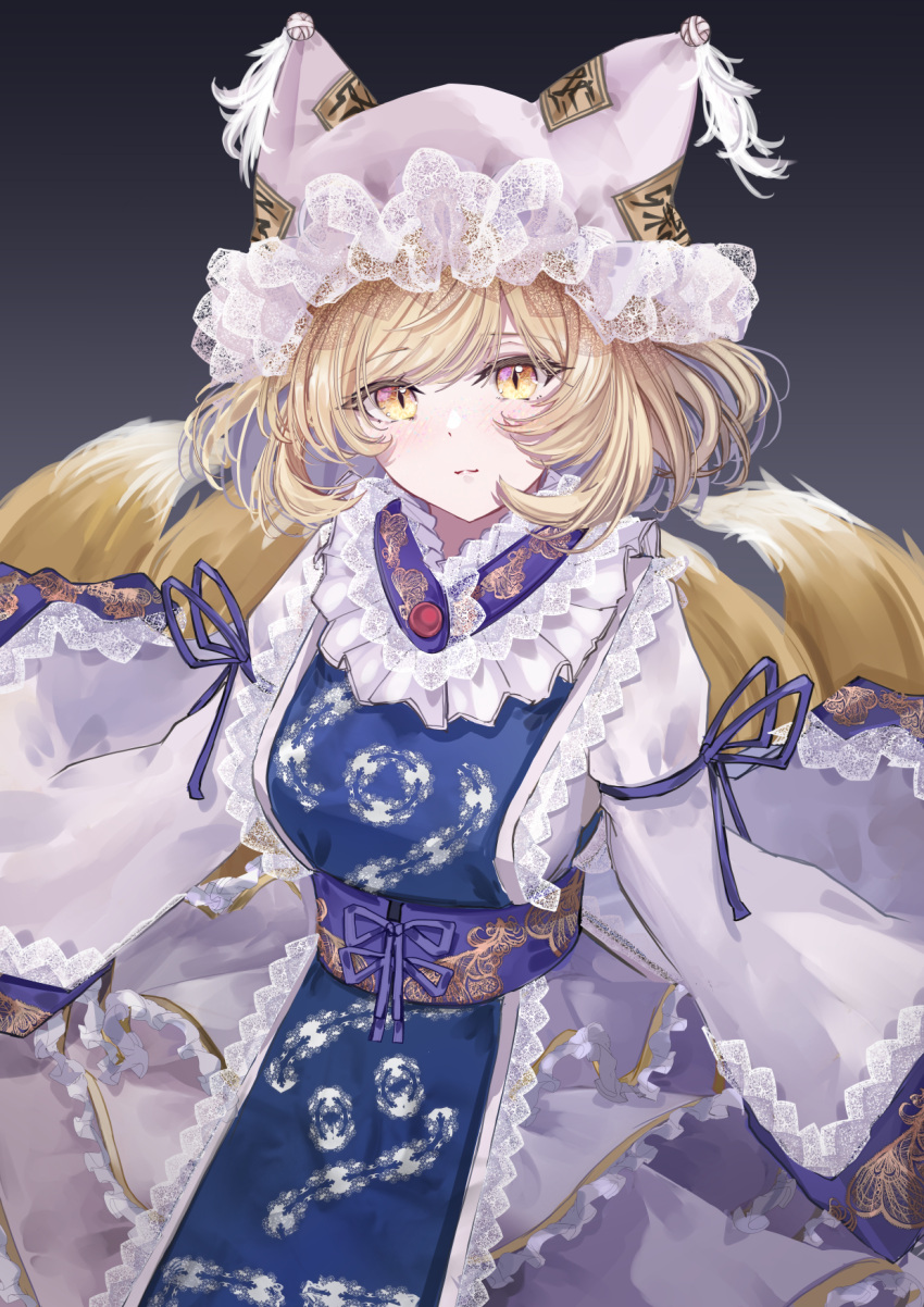1girl animal_ears bangs blonde_hair blush closed_mouth dress fox_ears fox_tail frilled_dress frills gradient_background hat highres multiple_tails pillow_hat sarasadou_dan short_hair sleeves_past_fingers sleeves_past_wrists slit_pupils solo tabard tail touhou upper_body white_dress white_headwear wide_sleeves yakumo_ran yellow_eyes
