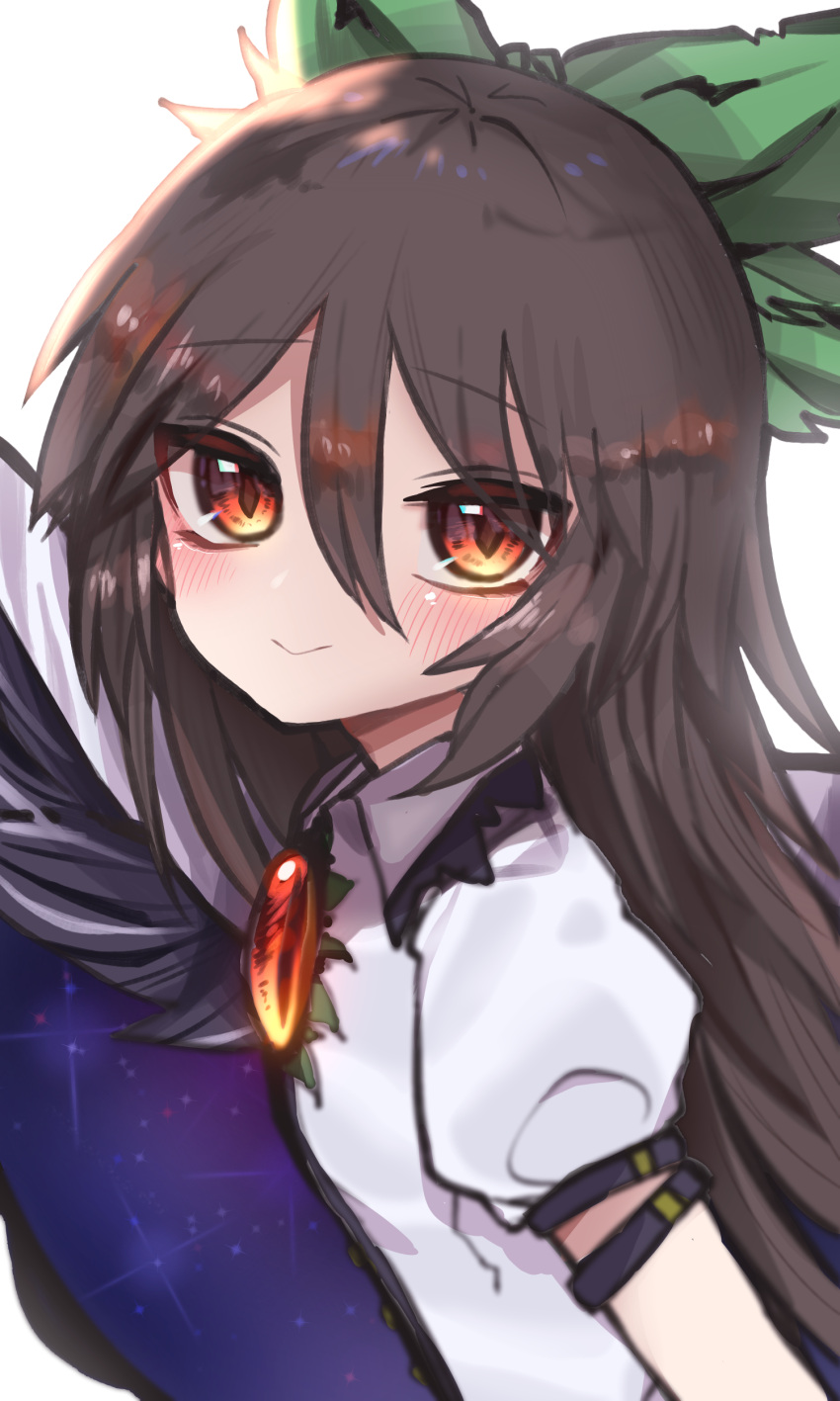 1girl absurdres bangs bird_wings black_wings blush bow breasts brown_eyes brown_hair cape closed_mouth collared_shirt commentary_request frilled_shirt_collar frills from_side green_bow hair_between_eyes hair_bow highres jamongssui long_hair looking_at_viewer looking_to_the_side puffy_short_sleeves puffy_sleeves reiuji_utsuho shirt short_sleeves simple_background small_breasts solo starry_sky_print third_eye touhou upper_body white_background white_cape white_shirt wings