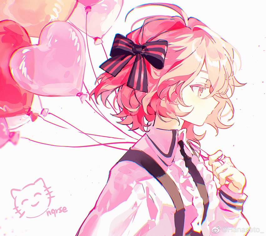 1girl ahoge balloon bow breasts closed_mouth frilled_shirt frills hair_bow heart_balloon highres holding holding_balloon original pink_eyes pink_hair profile shirt short_hair small_breasts solo suspenders weibo_7499704029 white_background