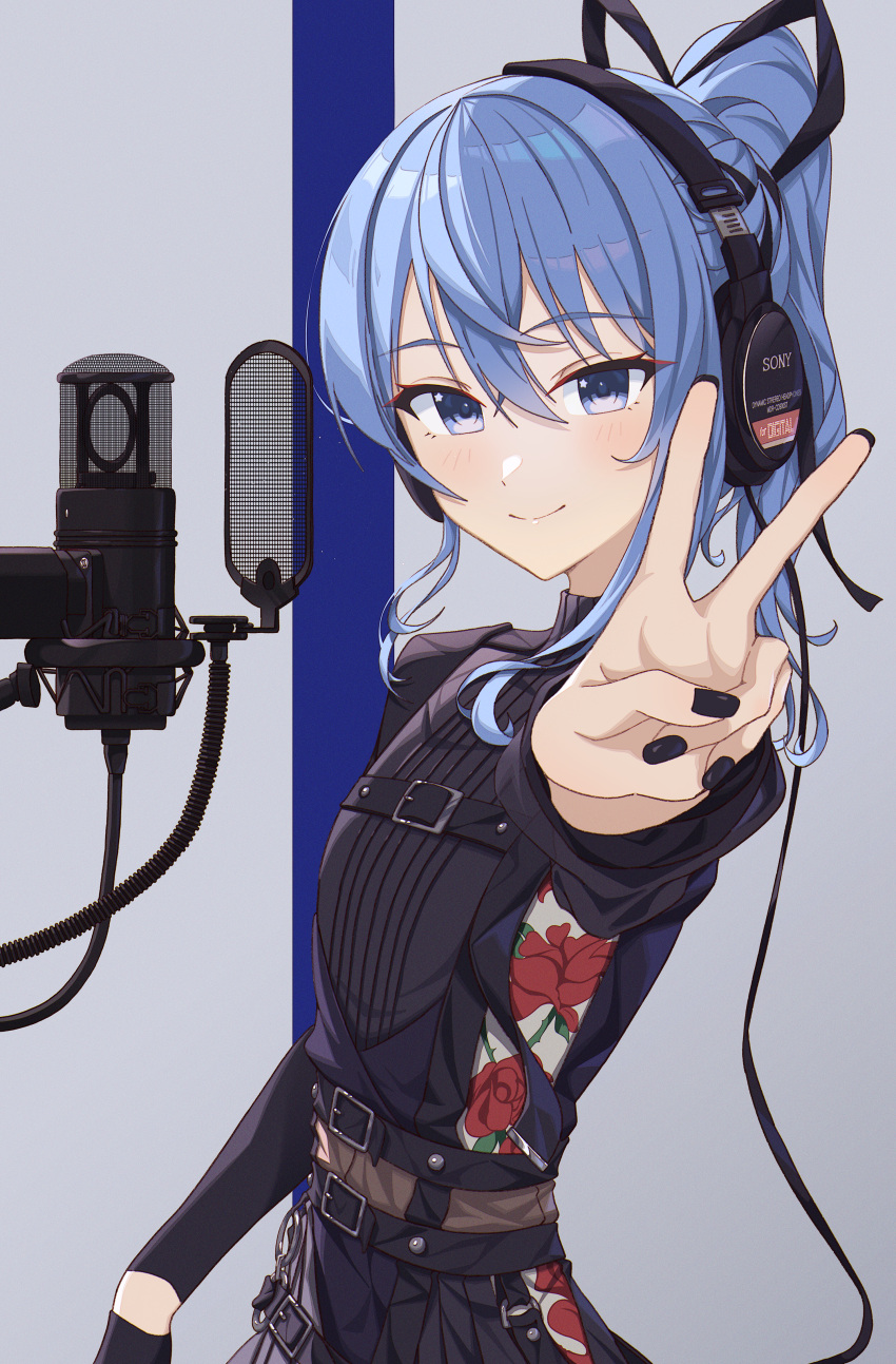 1girl absurdres asymmetrical_gloves bangs black_dress black_gloves black_nails blue_eyes blue_hair blush breasts chest_belt commentary dress english_commentary floral_print flower gloves hair_between_eyes headphones highres hololive hoshimachi_suisei light_blue_hair long_hair microphone official_alternate_costume ponytail pop_filter red_flower red_rose rose small_breasts smile studio_microphone v virtual_youtuber yozora_(1wkdgusdn)