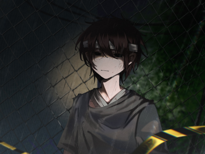 1boy bandaged_chest bandaged_head bandages black_eyes brown_hair chain-link_fence closed_mouth fence film_grain grey_shirt harada_minoru highres male_focus night outdoors rain saibou_shinkyoku shirt short_hair short_sleeves solo spoilers xue_x