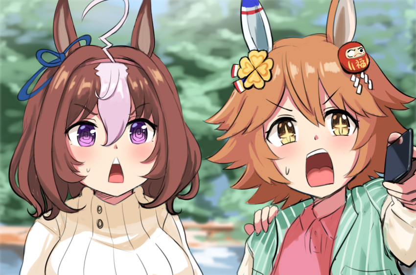 +_+ 2girls @_@ ahoge animal_ears blue_ribbon brown_hair clover_hair_ornament commentary_request daruma_doll day duplicate hair_between_eyes hair_ornament hair_ribbon hand_on_another's_shoulder holding holding_phone horse_ears long_sleeves looking_at_viewer matikanefukukitaru_(umamusume) meisho_doto_(umamusume) multicolored_hair multiple_girls open_mouth orange_hair outdoors parody phone pixel-perfect_duplicate pointing red_shirt ribbed_sweater ribbon shirt short_hair streaked_hair surprised sweater tenten_(chan4545) triangle_mouth turtleneck turtleneck_sweater two-tone_hair umamusume v-shaped_eyebrows violet_eyes white_sweater wide-eyed yellow_eyes