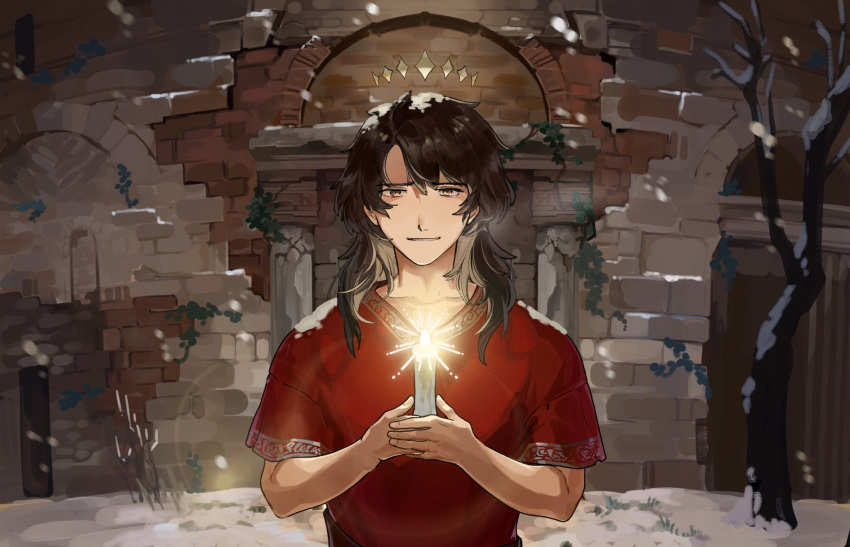 1boy alternate_costume bare_tree black_hair breath brick_wall brown_eyes candle commentary_request constantine_xi_(fate) donkey_fgo fate/grand_order fate_(series) grass hair_between_eyes highres holding holding_candle korean_commentary long_hair looking_at_viewer male_focus notched_neckline parted_lips red_shirt shirt short_sleeves smile snow snow_on_head solo tree upper_body