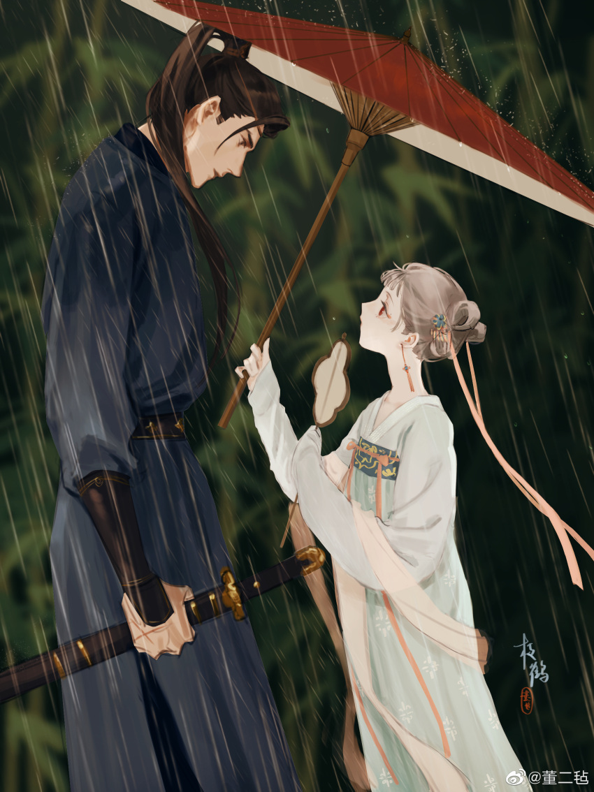 1boy 1girl absurdres blurry blurry_background brown_eyes brown_hair chinese_clothes chinese_commentary chinese_text dong_er_felt hair_ornament hair_ribbon hair_rings height_difference highres holding holding_sword holding_weapon long_sleeves looking_at_another oil-paper_umbrella original pink_ribbon ponytail rain red_eyes ribbon sheath sheathed sleeves_past_wrists sword umbrella weapon weibo_logo weibo_username