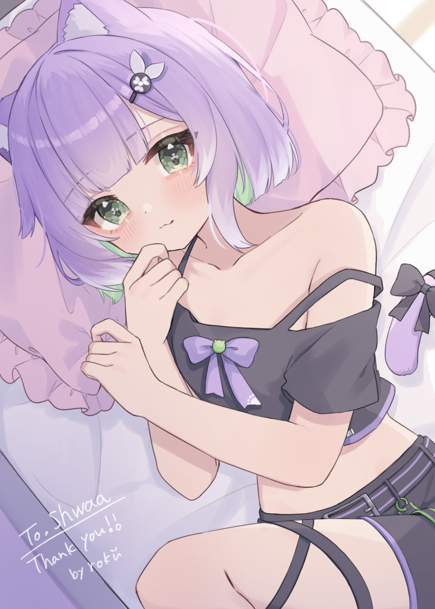 1girl :3 absurdres animal_ears belt black_shirt black_shorts cat_ears cat_girl cat_tail colored_inner_hair commission crop_top cropped_shirt green_eyes green_hair highres indie_virtual_youtuber looking_at_viewer lying multicolored_hair on_side pillow roku_6 second-party_source shirt short_hair shorts shwaa skeb_commission smile strap_slip tail two-tone_hair virtual_youtuber