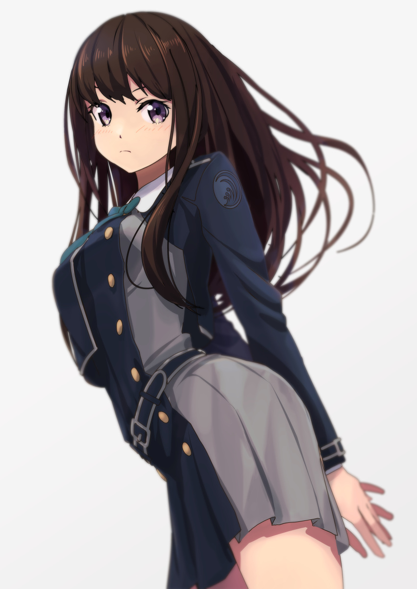 &gt;:( 1girl absurdres arms_behind_back bangs black_hair blue_bow blue_jacket blush bow breasts buttons eyebrows_hidden_by_hair frown grey_jacket hair_between_eyes highres inoue_takina jacket long_hair long_sleeves looking_at_viewer lycoris_recoil lycoris_uniform medium_breasts miniskirt miu_(angelo_whitechoc) multicolored_clothes multicolored_hair multicolored_jacket pleated_skirt simple_background skirt solo standing streaked_hair two-tone_jacket uniform v-shaped_eyebrows violet_eyes white_background