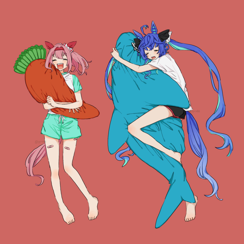 2girls ahoge alternate_costume animal_ears bandaid bandaid_on_leg bangs bare_arms bare_legs barefoot black_footwear blue_eyes body_pillow closed_eyes crossed_bangs drooling green_shorts haru_urara_(umamusume) headband highres horse_ears horse_girl horse_tail multiple_girls object_hug open_mouth pillow pillow_hug pink_hair ponytail pprs08 red_background shirt short_sleeves shorts simple_background smile stuffed_animal stuffed_carrot stuffed_shark stuffed_toy tail twin_turbo_(umamusume) twintails umamusume white_shirt