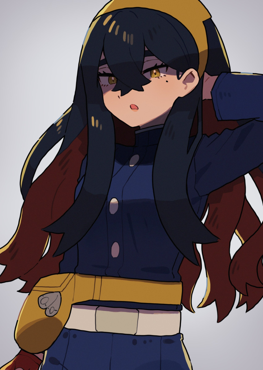 1girl arm_up bangs belt black_hair blue_jacket buttons carmine_(pokemon) colored_inner_hair crossed_bangs d: eyelashes fanny_pack gloves gradient_background hair_between_eyes hairband highres jacket long_hair long_sleeves mole mole_under_eye multicolored_hair open_mouth partially_fingerless_gloves pokemon pokemon_(game) pokemon_sv red_gloves redhead saganagaraga single_glove solo tsurime turtleneck two-tone_hair white_belt yellow_eyes yellow_hairband