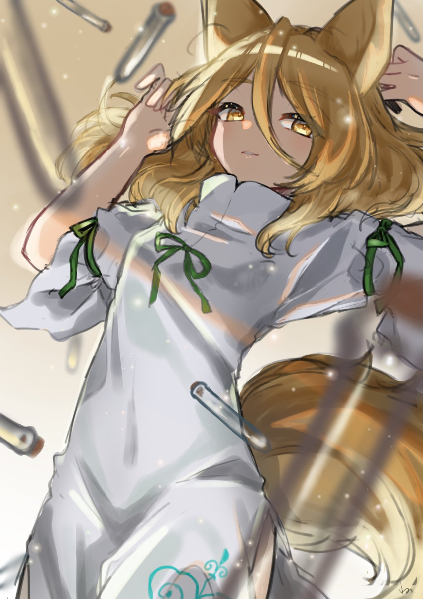 1girl animal_ears arms_up bangs breasts brown_background brown_hair closed_mouth commentary eyelashes eyes_visible_through_hair fox_ears fox_tail gradient_background green_ribbon hair_between_eyes hands_up highres komori_(komo_ricecake) kudamaki_tsukasa light_smile looking_at_viewer ribbon romper short_hair short_sleeves small_breasts solo star_(symbol) symbol-only_commentary tail teeth test_tube touhou white_background white_romper yellow_eyes