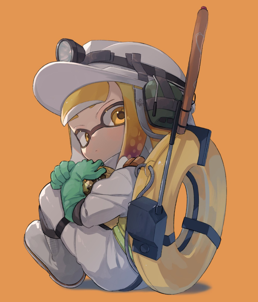 1girl bangs blonde_hair blunt_bangs blush boots closed_mouth commentary full_body gloves gradient_hair green_gloves grey_footwear hardhat hat headlamp helmet highres inkling inkling_girl jumpsuit lifebuoy long_hair looking_at_viewer looking_back mikoshiba_m multicolored_hair orange_background radio_antenna rubber_boots rubber_gloves salmon_run_(splatoon) shadow sidelocks simple_background sitting solo splatoon_(series) splatoon_2 tentacle_hair white_headwear white_jumpsuit yellow_eyes