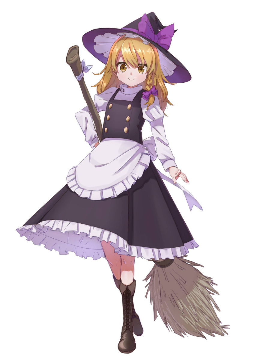 1girl apron bitan_san black_dress black_headwear boots bow braid broom brown_footwear closed_mouth commentary_request dress full_body hat hat_bow highres holding holding_broom kirisame_marisa long_sleeves looking_at_viewer purple_bow side_braid simple_background single_braid smile solo standing touhou waist_apron white_apron white_background witch_hat yellow_eyes
