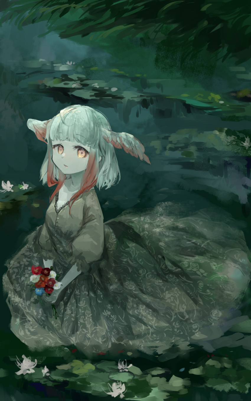 1girl alternate_costume blunt_bangs commentary_request dress floral_print flower green_dress head_wings highres holding holding_flower japanese_crested_ibis_(kemono_friends) kemono_friends light_smile lily_pad looking_at_viewer medium_hair nanana_(nanana_iz) outdoors print_dress redhead solo water water_lily_flower white_hair yellow_eyes