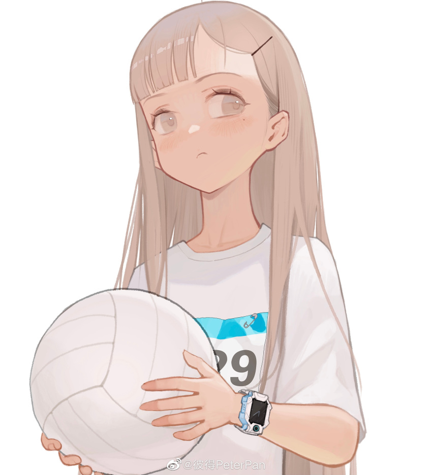 1girl absurdres ball brown_eyes brown_hair frown hair_ornament hairclip highres holding holding_ball looking_to_the_side original peter_pan_(adtc7243) shirt short_sleeves solo t-shirt upper_body volleyball watch watch weibo_logo weibo_username white_background white_shirt
